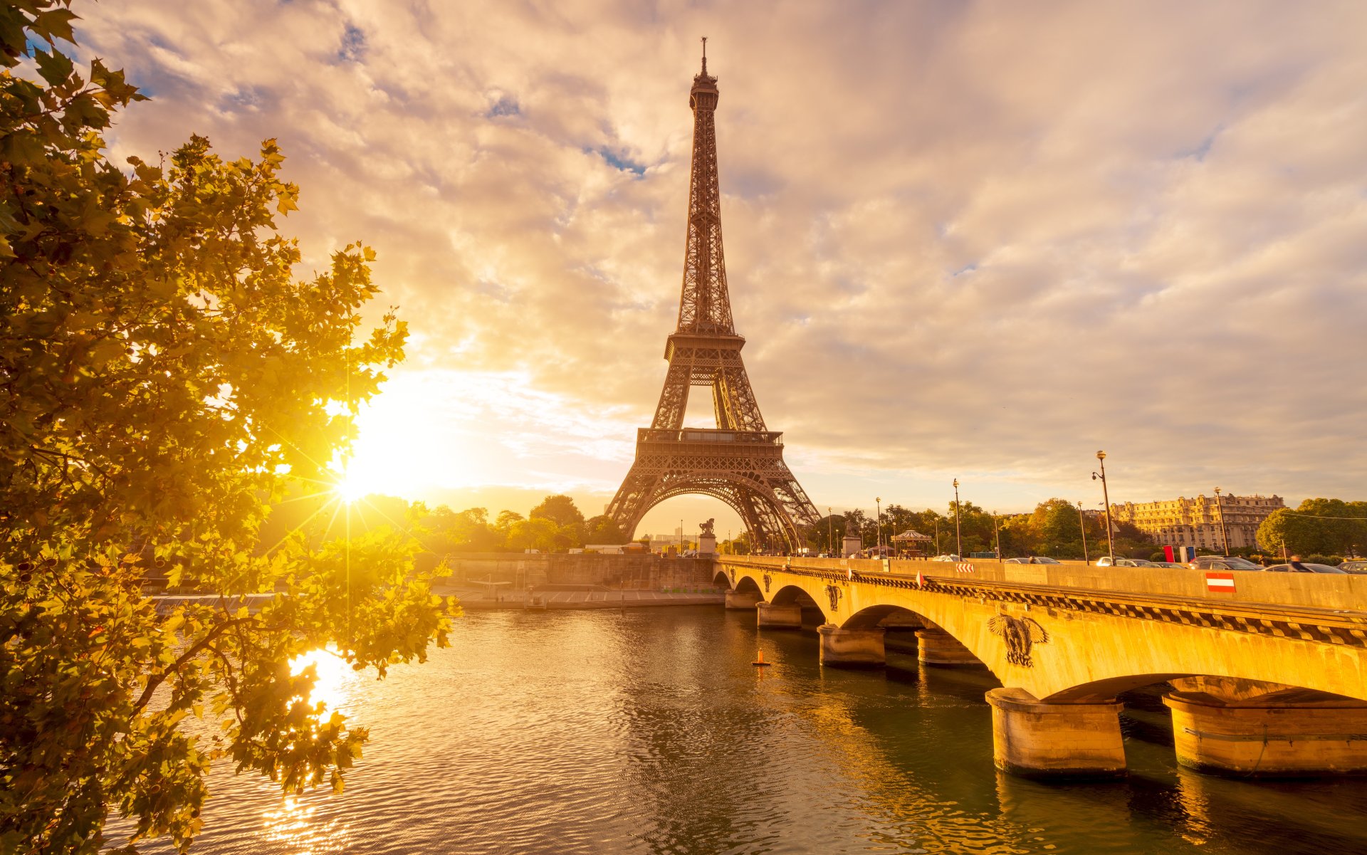 Was Ist Los In Paris Heute www.nicko-cruises.de